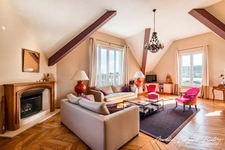 Appartement de 212m² avec terrasse et jardin. 