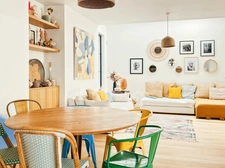 Maison familiale contemporaine avec jardin