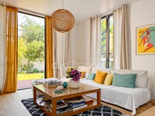 Maison familiale contemporaine avec jardin