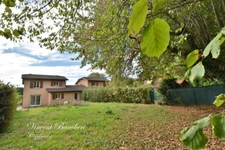 REIGNIER– MAISON FAMILIALE DE 117 M² AVEC JARDIN, 4 CHAMBRES, GARAGE FERMÉ ET PARKING PRIVATIF