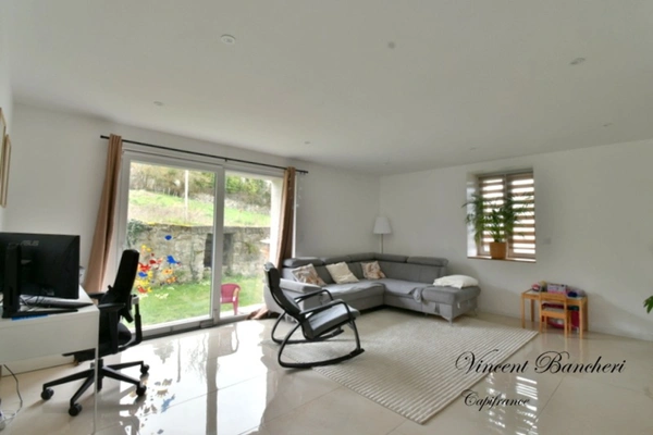 Maison rénovée à vendre 4 pièces SCIENTRIER (74)-3 chambres- Combles aménageables- Jardin et stationnement