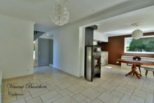 PROPRIÉTÉ DE CHARME D'ENVIRON 208 m² AVEC PARC ARBORÉ, PISCINE COUVERTE ET T2 INDÉPENDANT – ARENTHON (74800)