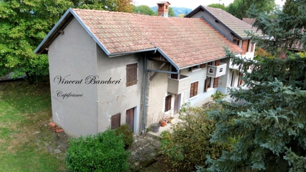 PERS-JUSSY, Maison des années 60 avec beau potentiel dans un environnement calme et champêtre
