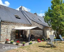 Longère rénovée PLOERMEL (Morbihan) – 140 m² – 4 chambres – Terrain arboré 2700 m² – Dépendance – DPE C – 25 min Vannes