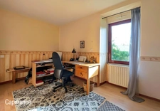 Maison familiale en pierre, 4 chambres, terrain arboré, proche commodités, Vannes, Ploërmel, vie de plain-pied, rénovation, tout-à-l'égout.