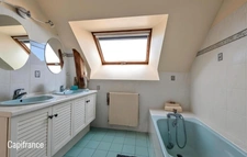 Maison familiale en pierre, 4 chambres, terrain arboré, proche commodités, Vannes, Ploërmel, vie de plain-pied, rénovation, tout-à-l'égout.