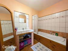 Longère rénovée PLOERMEL (Morbihan) – 140 m² – 4 chambres – Terrain arboré 2700 m² – Dépendance – DPE C – 25 min Vannes