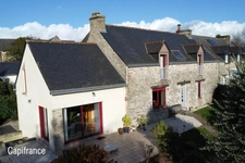 Maison familiale en pierre, 4 chambres, terrain arboré, proche commodités, Vannes, Ploërmel, vie de plain-pied, rénovation, tout-à-l'égout.