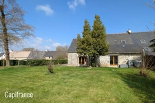 Longère rénovée PLOERMEL (Morbihan) – 140 m² – 4 chambres – Terrain arboré 2700 m² – Dépendance – DPE C – 25 min Vannes