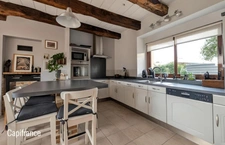 Maison familiale en pierre, 4 chambres, terrain arboré, proche commodités, Vannes, Ploërmel, vie de plain-pied, rénovation, tout-à-l'égout.