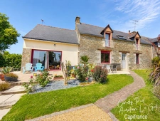 Maison familiale en pierre, 4 chambres, terrain arboré, proche commodités, Vannes, Ploërmel, vie de plain-pied, rénovation, tout-à-l'égout.
