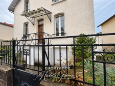 Maison de ville de 107 m² à rénover avec jardin clos – À 10 minutes du centre-ville