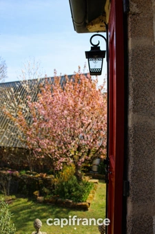 Charmante maison de campagne avec jardin et garage