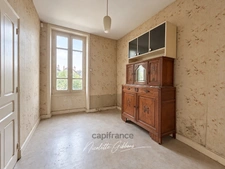 Maison de ville de 107 m² à rénover avec jardin clos – À 10 minutes du centre-ville