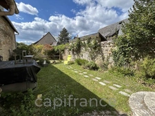 Charmante maison historique village de Turenne