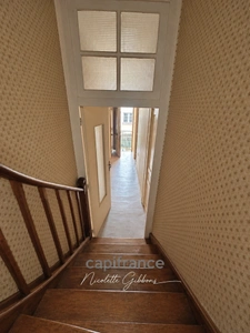 Maison de ville de 107 m² à rénover avec jardin clos – À 10 minutes du centre-ville