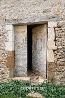 Ancienne ferme de tabac à réinventer – Maison en pierres, grange et séchoir
