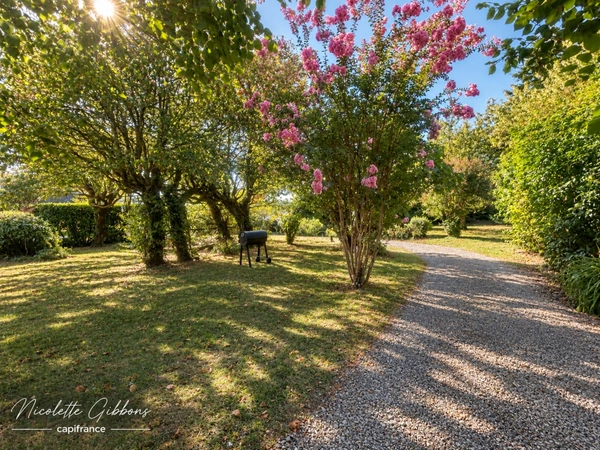 EXCLUSIVITÉ – BELLE DEMEURE DE CARACTÈRE AVEC GRAND PARC ET PISCINE AU CŒUR DE MEYSSAC