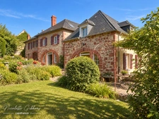 EXCLUSIVITÉ – BELLE DEMEURE DE CARACTÈRE AVEC GRAND PARC ET PISCINE AU CŒUR DE MEYSSAC