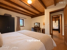  CORRÈZE – PROPRIÉTÉ SUR 6 HECTARES, SOURCE, FORET AVEC MAISON PRINCIPALE ET 4 GÎTES – VALLÉE DE LA DORDOGNE