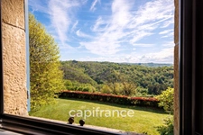 Character property approximately 20 minutes from Collonges-la-Rouge and 20 minutes from Brive-la-Gaillarde