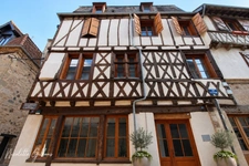 BEAULIEU-SUR-DORDOGNE – IMMEUBLE DE RAPPORT DU XVIIe SIÈCLE AU CŒUR D’UN DES PLUS BEAUX VILLAGE DE FRANCE