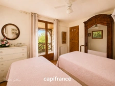 Maison de caractère en pierre, entièrement restaurée avec goût, à deux pas d'un village classé