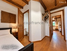  CORRÈZE – PROPRIÉTÉ SUR 6 HECTARES, SOURCE, FORET AVEC MAISON PRINCIPALE ET 4 GÎTES – VALLÉE DE LA DORDOGNE