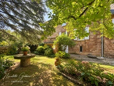 Ensemble de propriété - maison bourgeoise, deuxième logement/bureaux, grange, 1 hectare