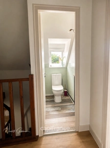 Jolie maison en pierres avec petites dépendances