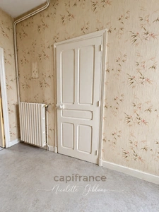 Maison de ville de 107 m² à rénover avec jardin clos – À 10 minutes du centre-ville