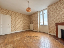 Maison de ville de 107 m² à rénover avec jardin clos – À 10 minutes du centre-ville