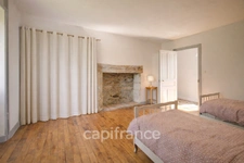 Character property approximately 20 minutes from Collonges-la-Rouge and 20 minutes from Brive-la-Gaillarde