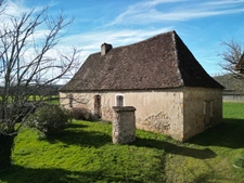 Ancienne ferme de tabac à réinventer – Maison en pierres, grange et séchoir
