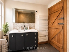 Maison de caractère en pierre, entièrement restaurée avec goût, à deux pas d'un village classé