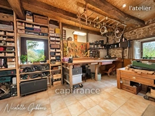  CORRÈZE – PROPRIÉTÉ SUR 6 HECTARES, SOURCE, FORET AVEC MAISON PRINCIPALE ET 4 GÎTES – VALLÉE DE LA DORDOGNE