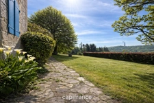Character property approximately 20 minutes from Collonges-la-Rouge and 20 minutes from Brive-la-Gaillarde