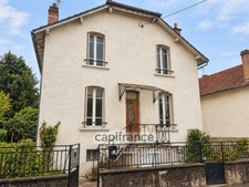 Maison de ville de 107 m² à rénover avec jardin clos – À 10 minutes du centre-ville