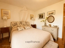 Maison de caractère en pierre, entièrement restaurée avec goût, à deux pas d'un village classé