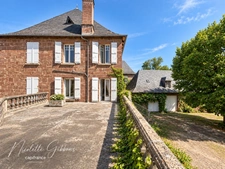 Ensemble de propriété - maison bourgeoise, deuxième logement/bureaux, grange, 1 hectare