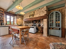  CORRÈZE – PROPRIÉTÉ SUR 6 HECTARES, SOURCE, FORET AVEC MAISON PRINCIPALE ET 4 GÎTES – VALLÉE DE LA DORDOGNE