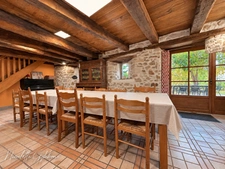  CORRÈZE – PROPRIÉTÉ SUR 6 HECTARES, SOURCE, FORET AVEC MAISON PRINCIPALE ET 4 GÎTES – VALLÉE DE LA DORDOGNE