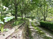 Vaste Propriété avec magnifique vue sur Najac, 15 chambres, piscine et tennis entourée par 5 hectares