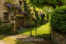 Maison de caractère en pierre, entièrement restaurée avec goût, à deux pas d'un village classé