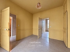 Maison de ville de 107 m² à rénover avec jardin clos – À 10 minutes du centre-ville