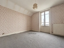 Maison de ville de 107 m² à rénover avec jardin clos – À 10 minutes du centre-ville
