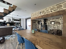 Ensemble de propriété - 3 maisons restaurées et une vaste grange secteur Lanteuil