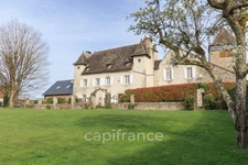 Propriété comprenant un château du 16eme siècle, une maison avec 3 chambres, un studio