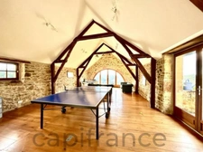Vaste Propriété avec magnifique vue sur Najac, 15 chambres, piscine et tennis entourée par 5 hectares