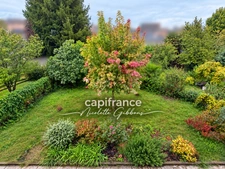 Maison de ville de 107 m² à rénover avec jardin clos – À 10 minutes du centre-ville